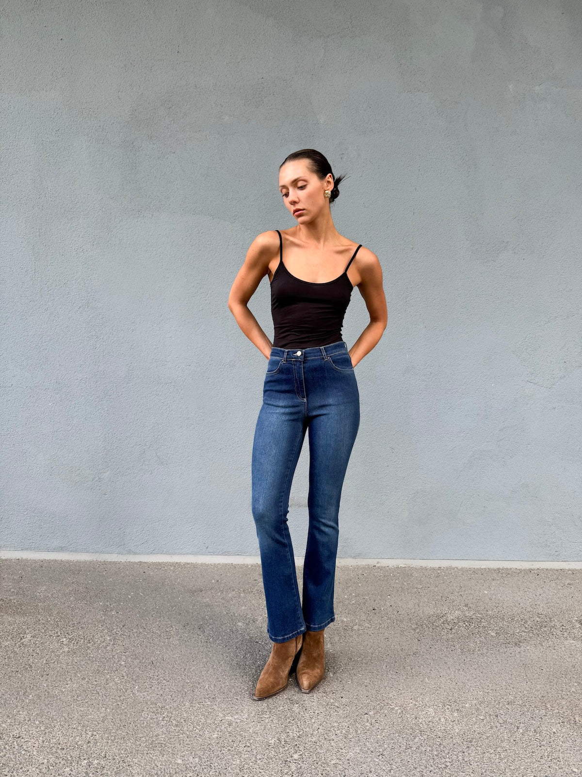 Hafif İspanyol Paça Yüksek Bel Likralı Esnek Vücudu Saran Jeans