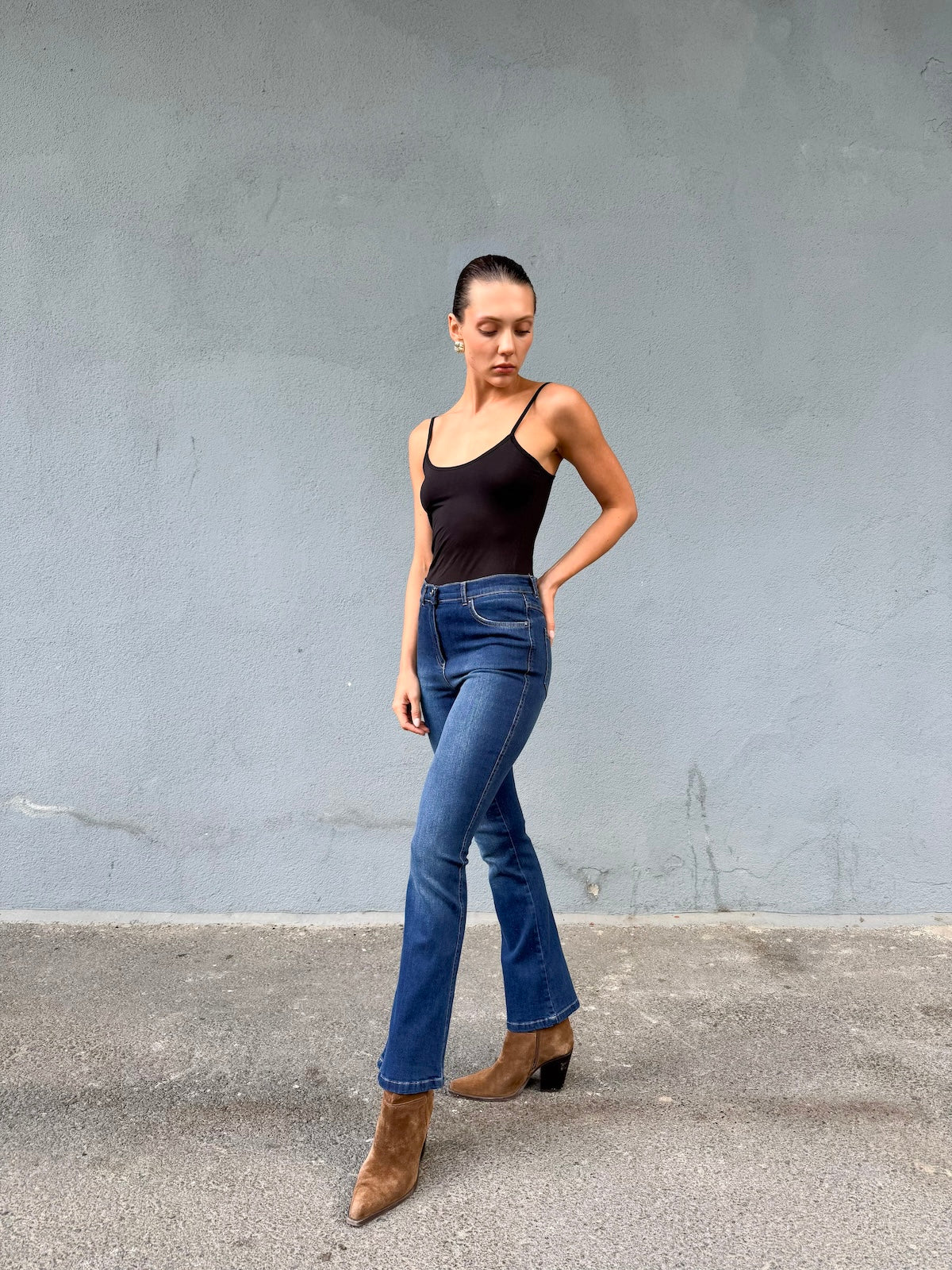 Hafif İspanyol Paça Yüksek Bel Likralı Esnek Vücudu Saran Jeans