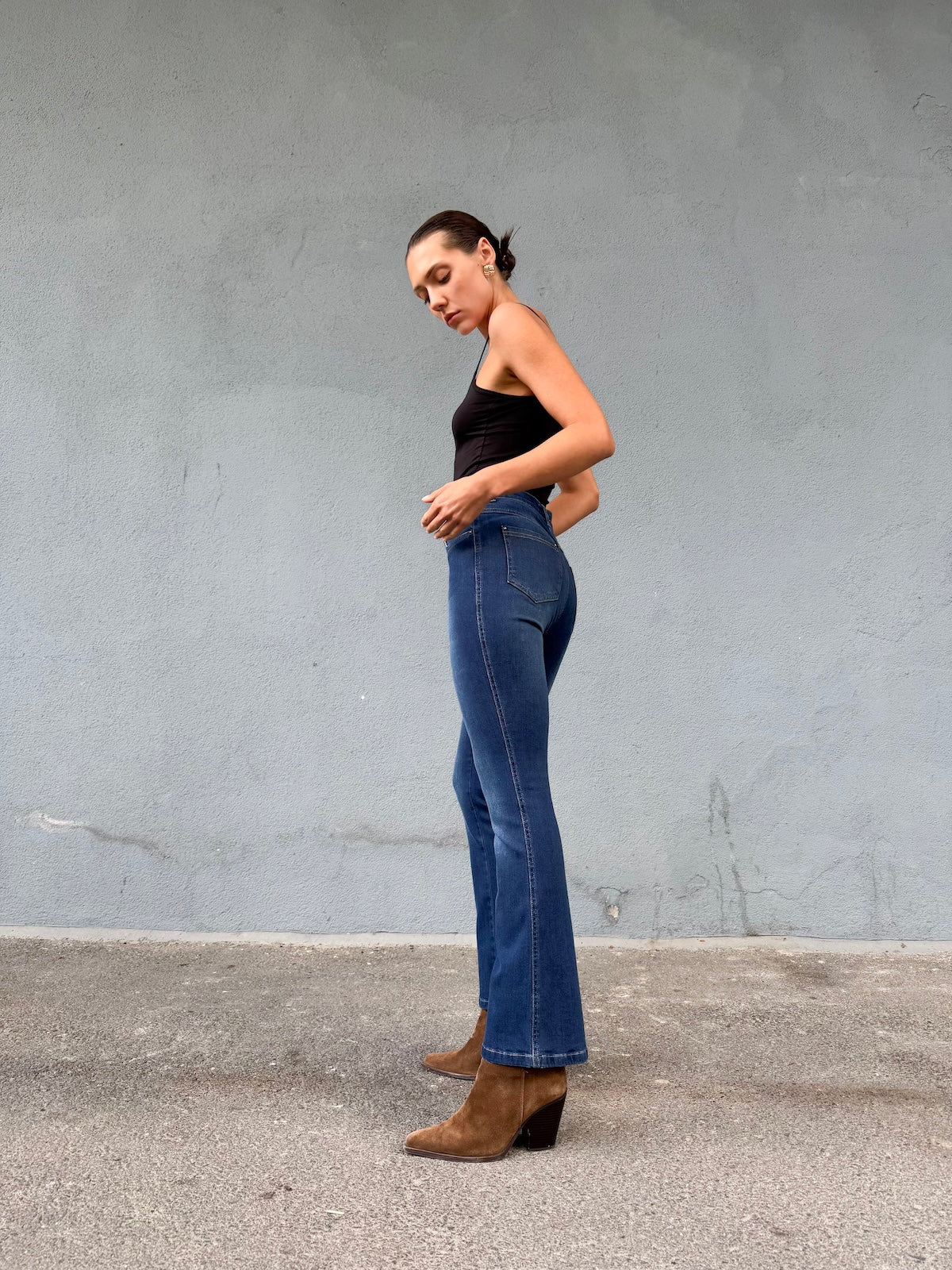 Hafif İspanyol Paça Yüksek Bel Likralı Esnek Vücudu Saran Jeans