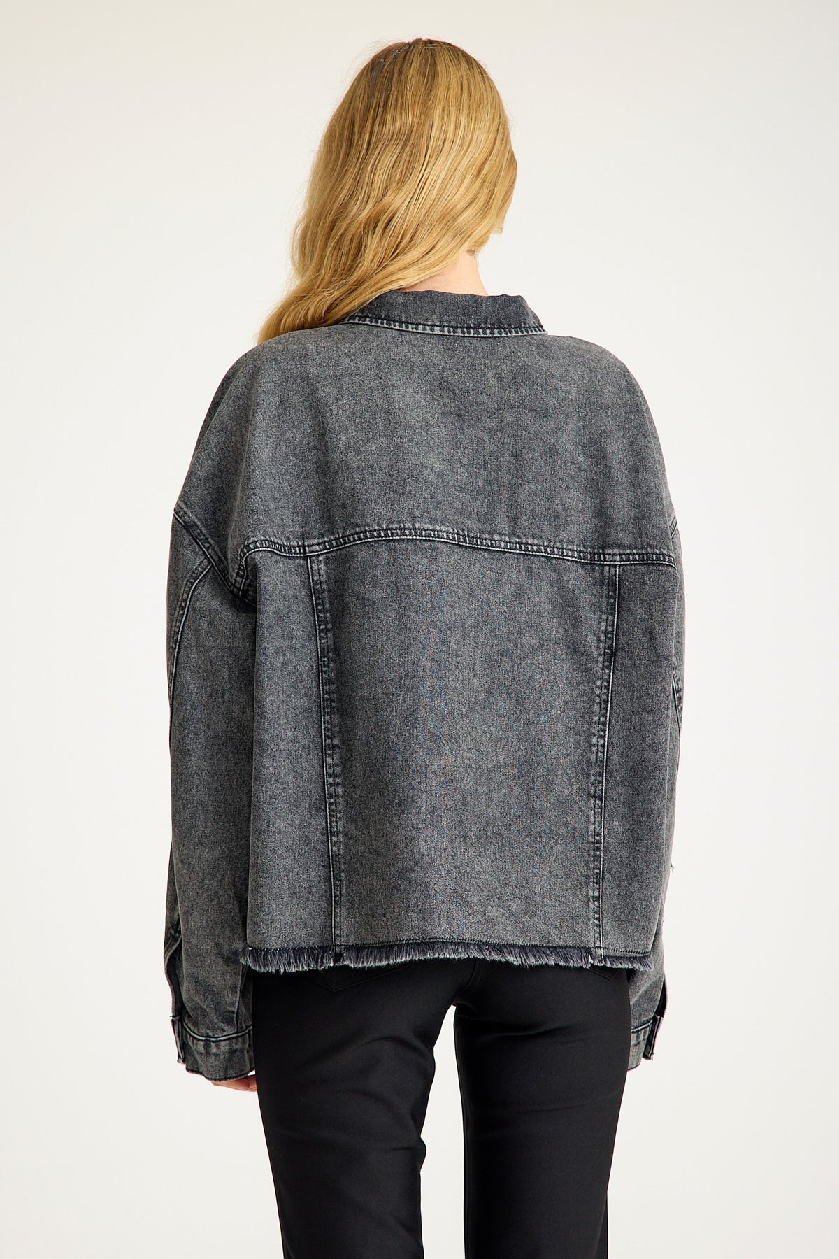 Taş Detaylı Yıpratılmış Gri Denim Ceket