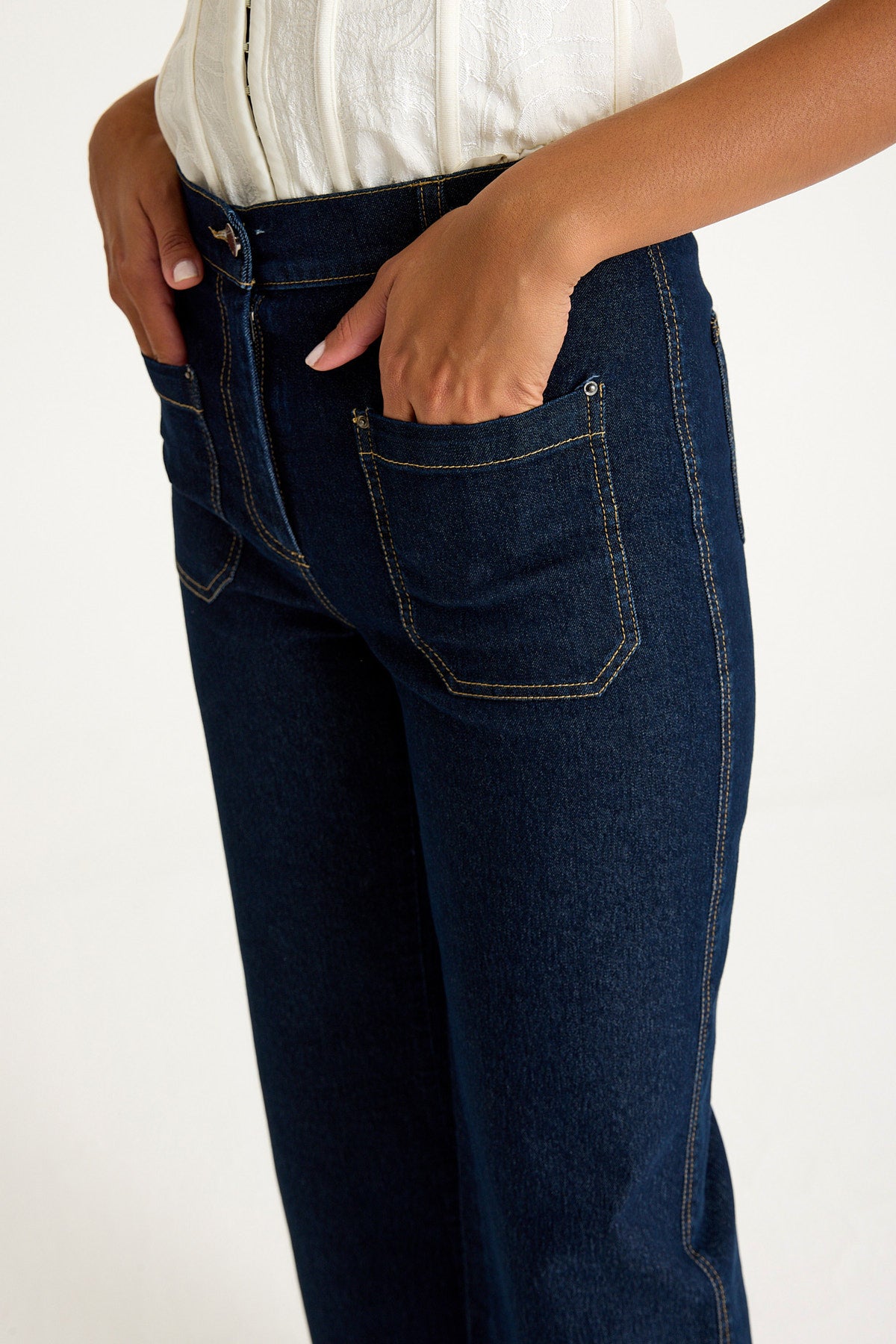 Yüksek Bel Geniş Paça Cep Detaylı Su Yıkamalı Flare Jeans