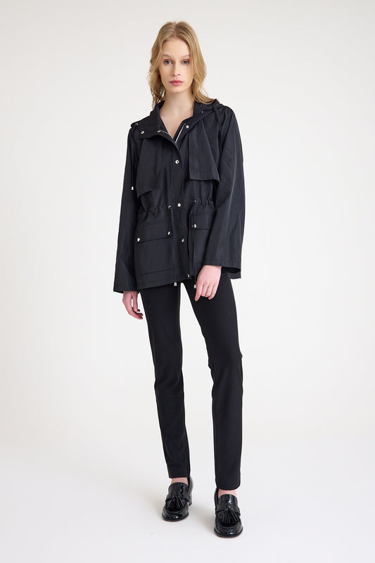 Kadın Su Geçirmez Hafif ve Şık Rüzgarlık