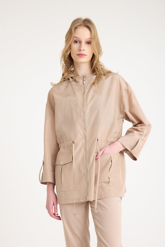 Kadın Rüzgarlık Fonksiyonel ve Su Geçirmez Tasarım