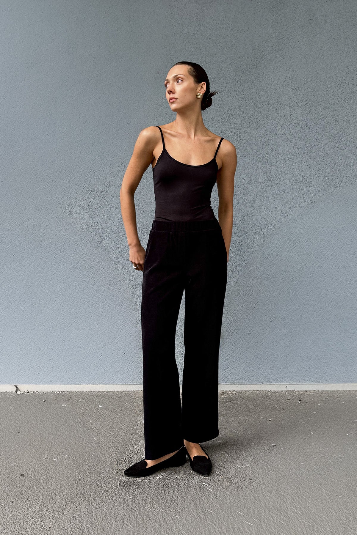 Kadife Görünümlü Belden Lastikli Bol Paça Pantolon