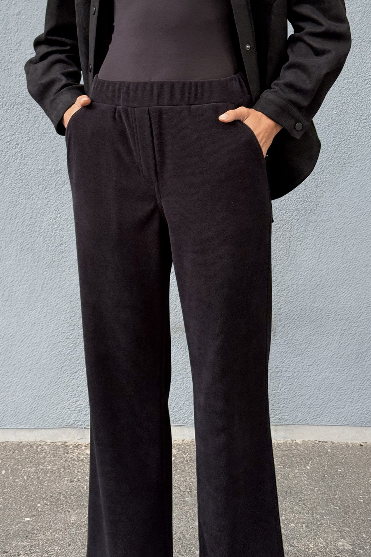 Kadife Görünümlü Belden Lastikli Bol Paça Pantolon