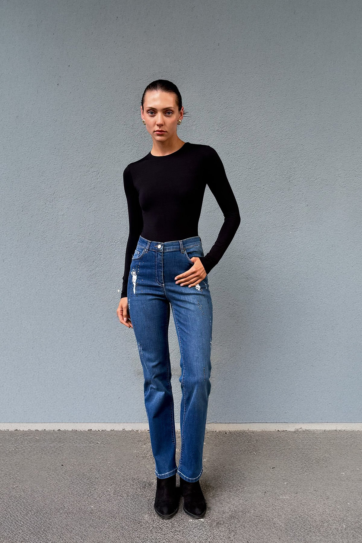 Yırtık ve Taş Detaylı Mavi Bootcut Jeans