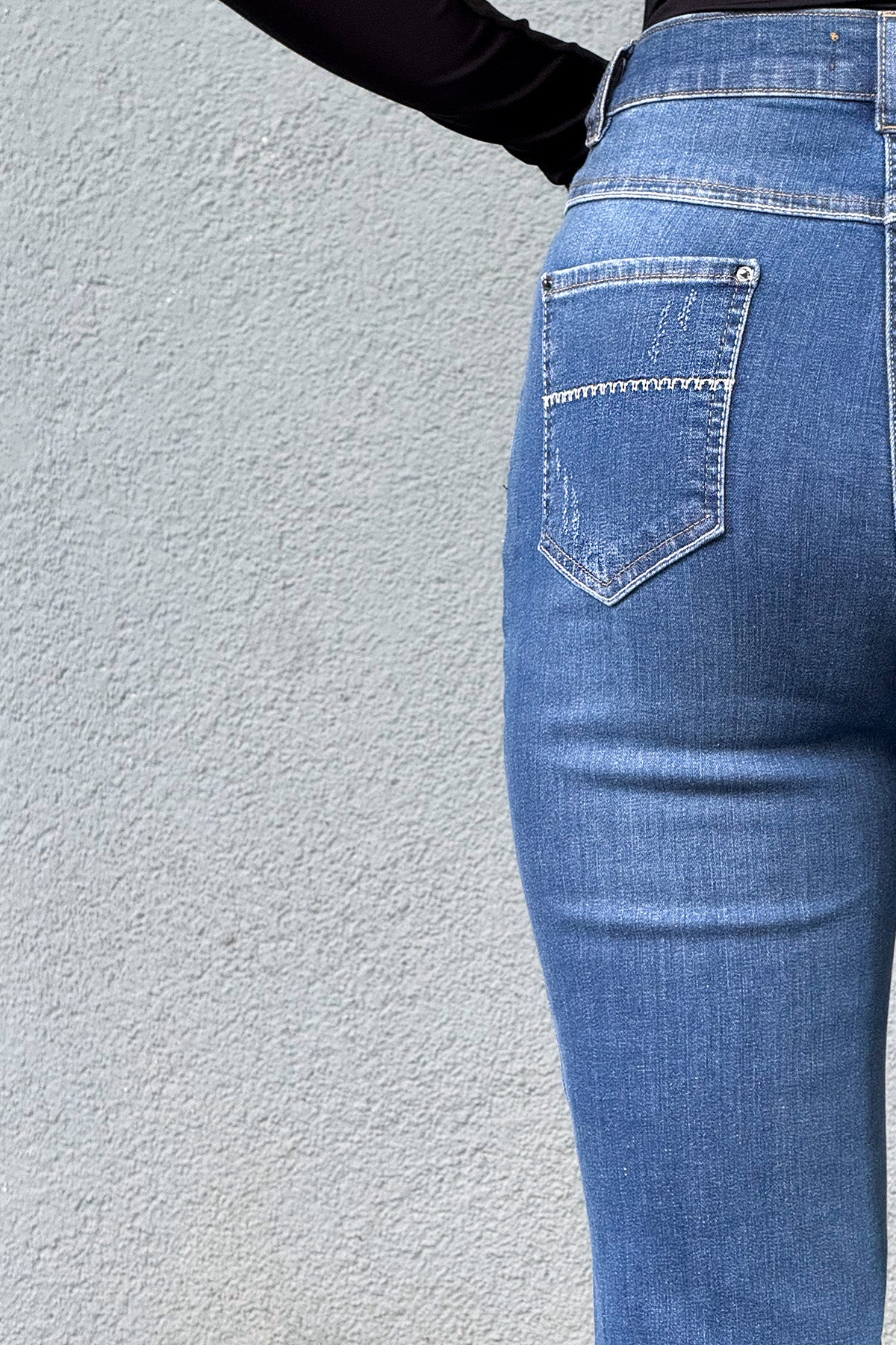 Yırtık ve Taş Detaylı Mavi Bootcut Jeans