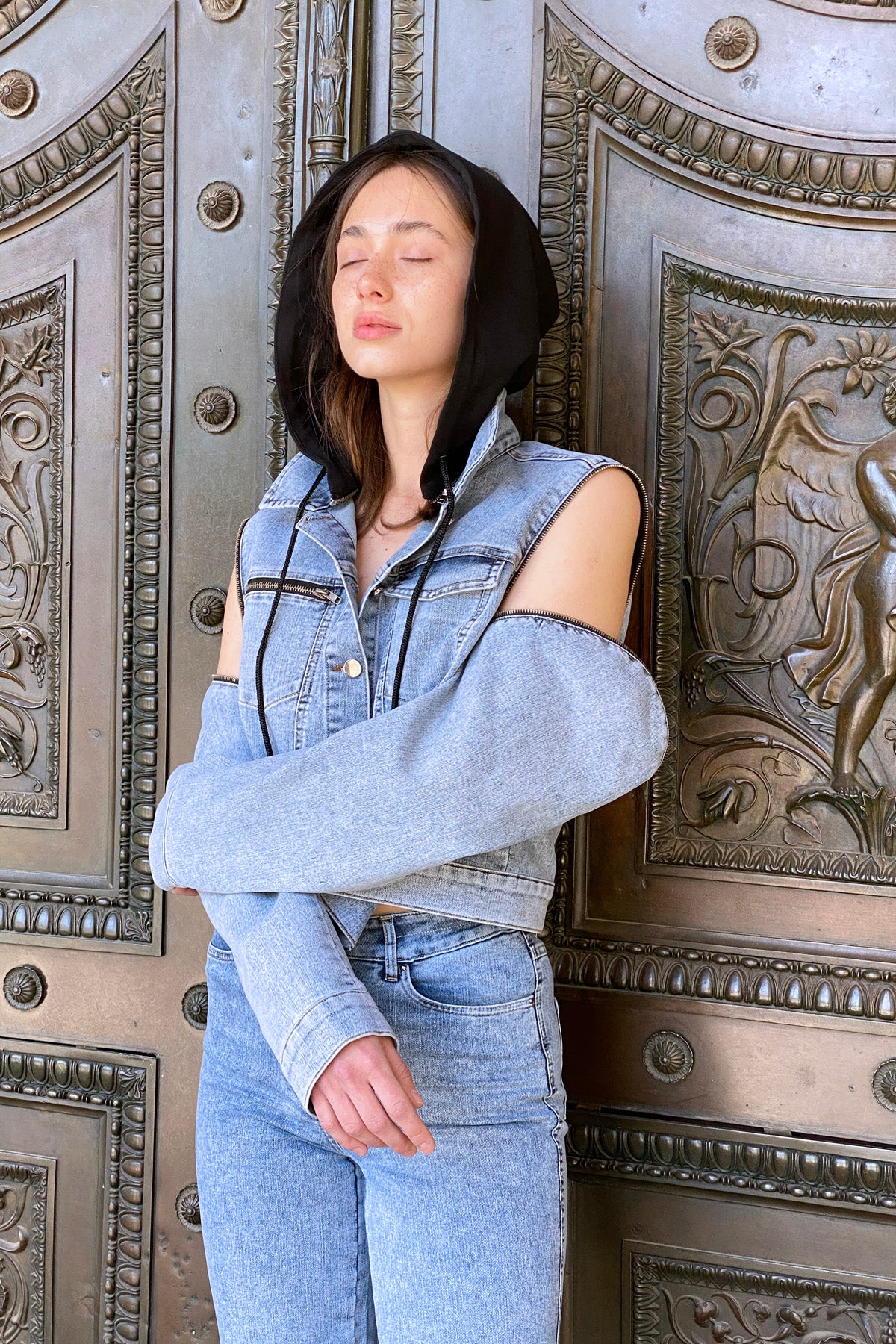 Çıkarılabilir Kapüşonlu ve Kollu Yıkamalı Denim Ceket