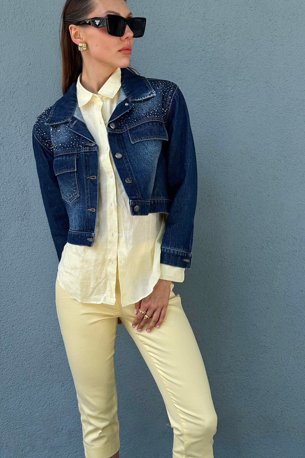 Taş İşlemeli Bol Kalıp Kısa Denim Ceket