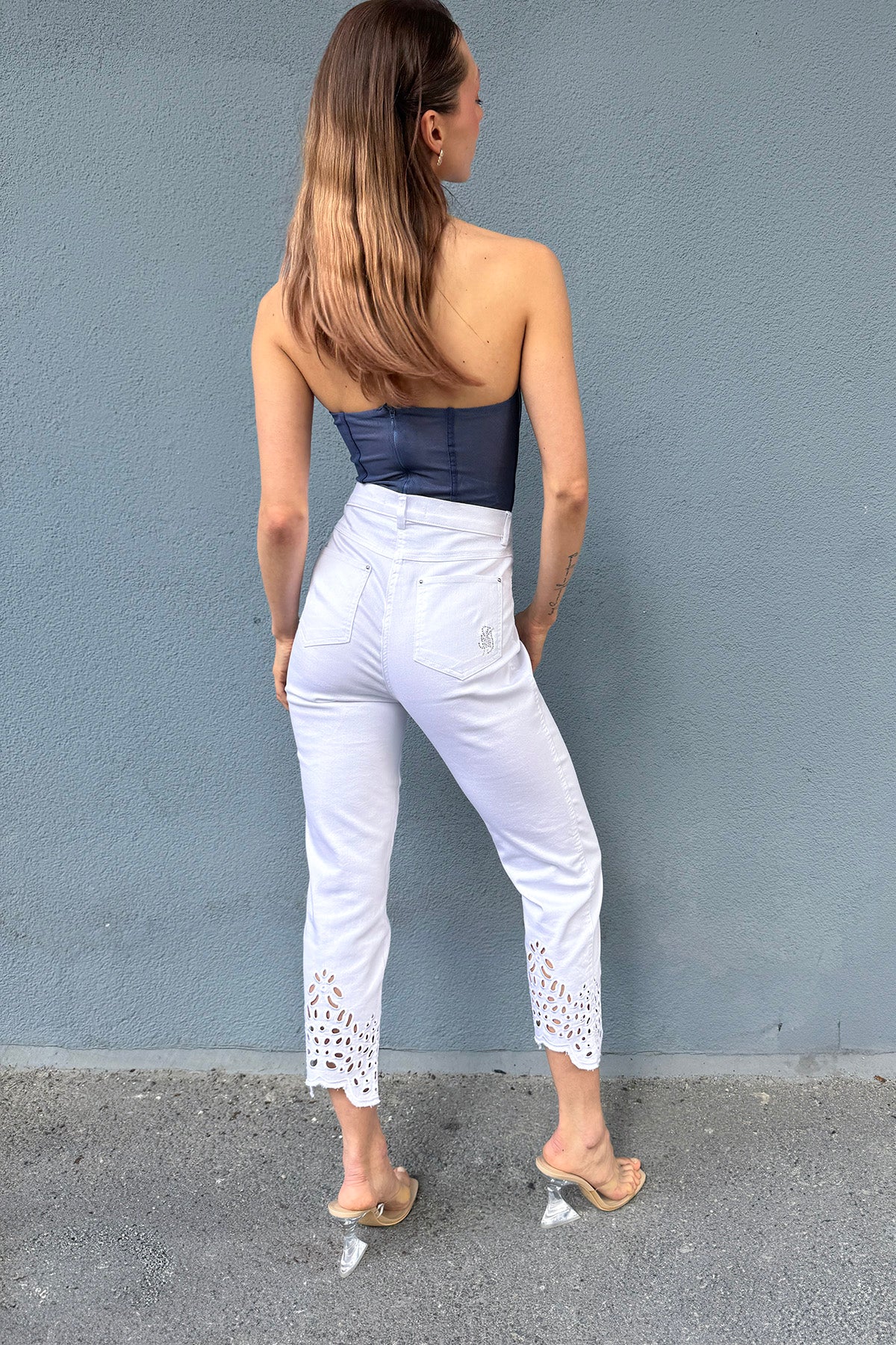 Yüksek Bel Paça İşleme Detaylı Beyaz Bootcut Elastan İnce Pantolon