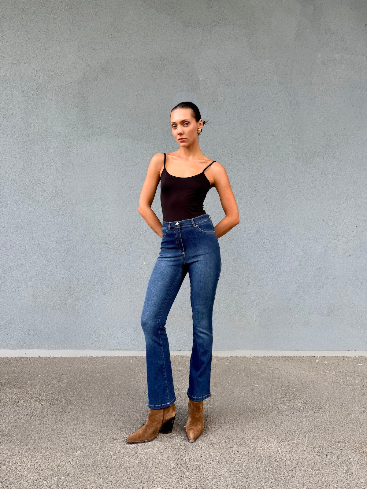 Hafif İspanyol Paça Yüksek Bel Likralı Esnek Vücudu Saran Jeans