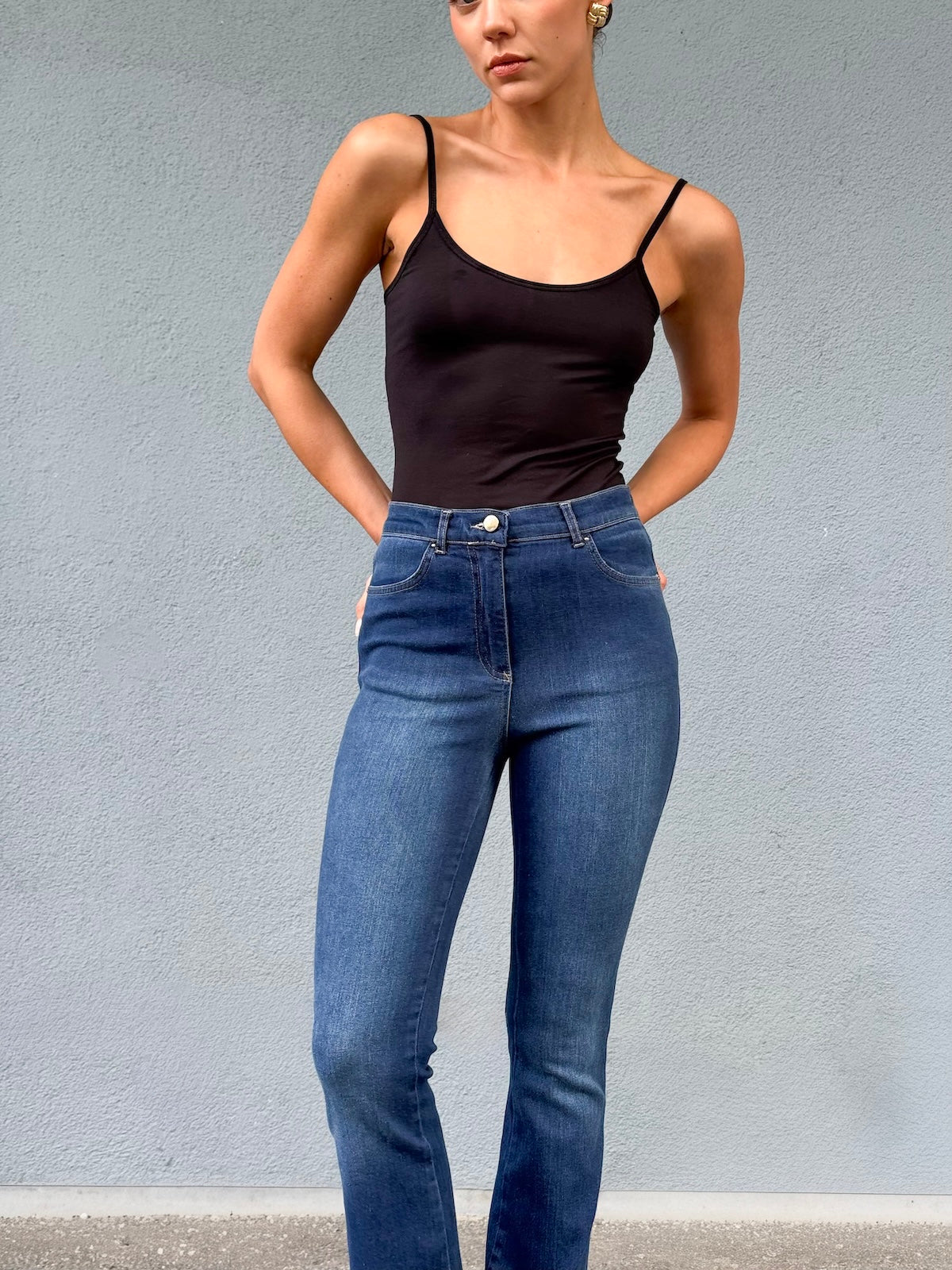 Hafif İspanyol Paça Yüksek Bel Likralı Esnek Vücudu Saran Jeans