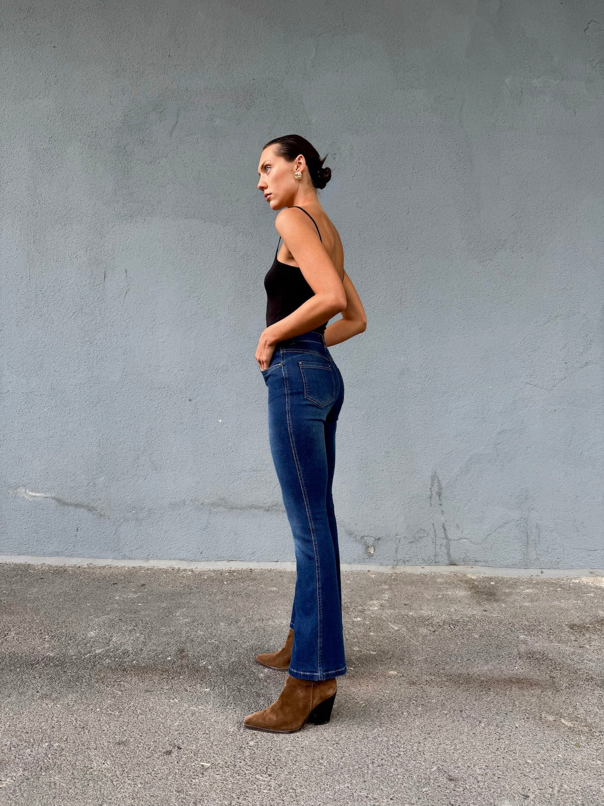 Hafif İspanyol Paça Yüksek Bel Likralı Esnek Vücudu Saran Jeans