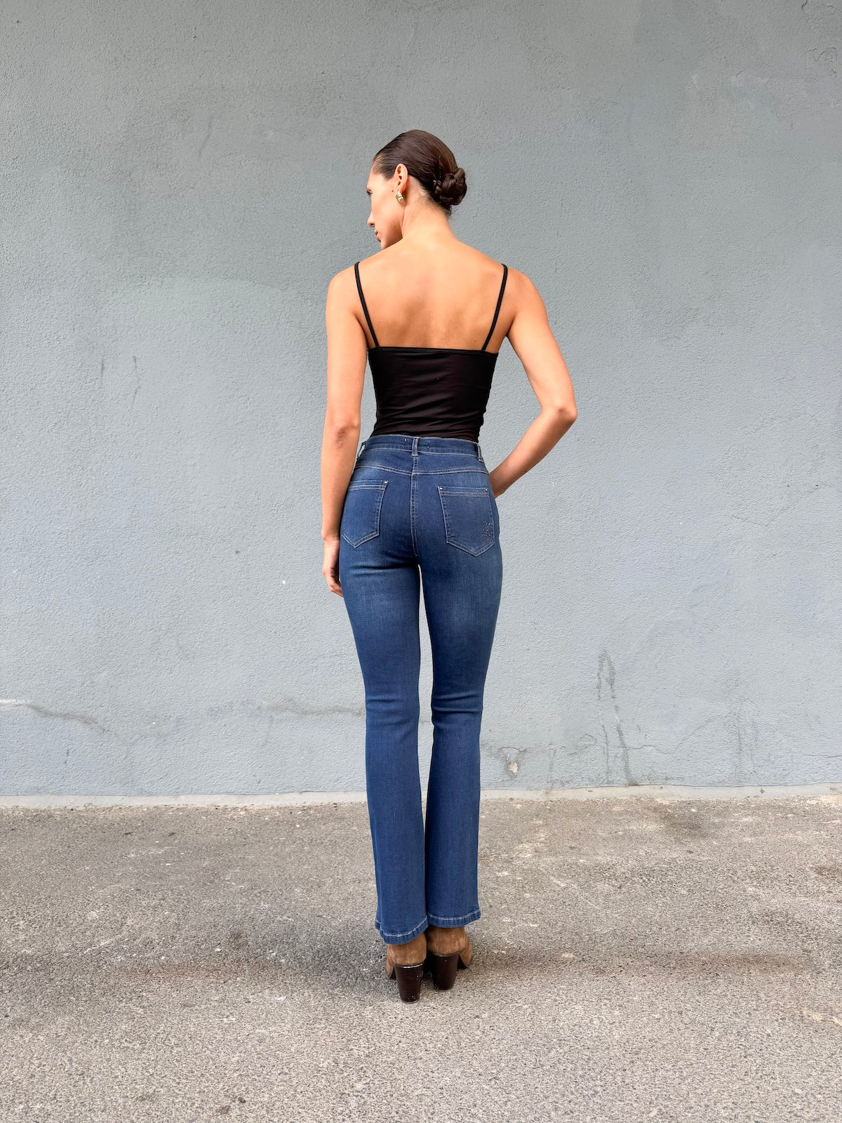 Hafif İspanyol Paça Yüksek Bel Likralı Esnek Vücudu Saran Jeans