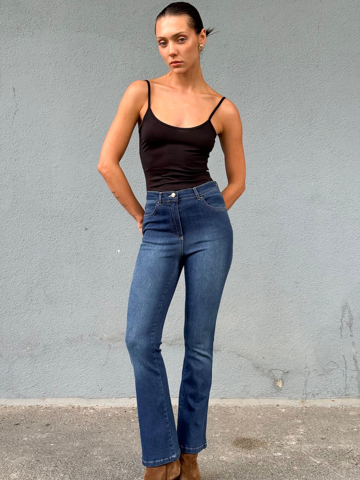 Hafif İspanyol Paça Yüksek Bel Likralı Esnek Vücudu Saran Jeans