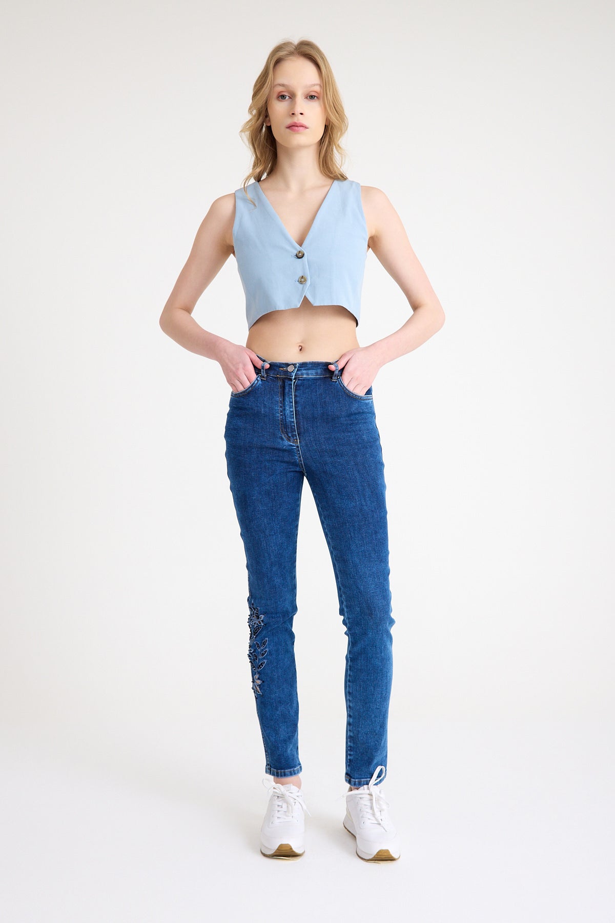 Kadın Yüksek Bel Likralı İşlemeli Mavi Jeans