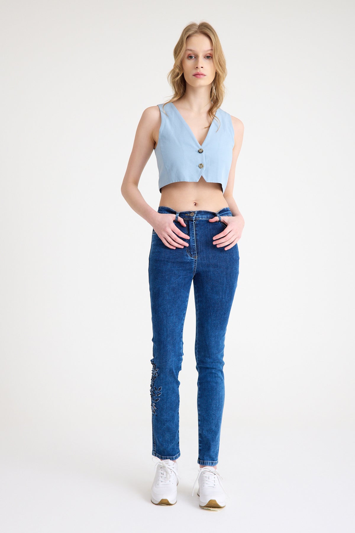 Kadın Yüksek Bel Likralı İşlemeli Mavi Jeans