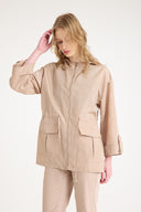 Kadın Rüzgarlık Fonksiyonel ve Su Geçirmez Tasarım