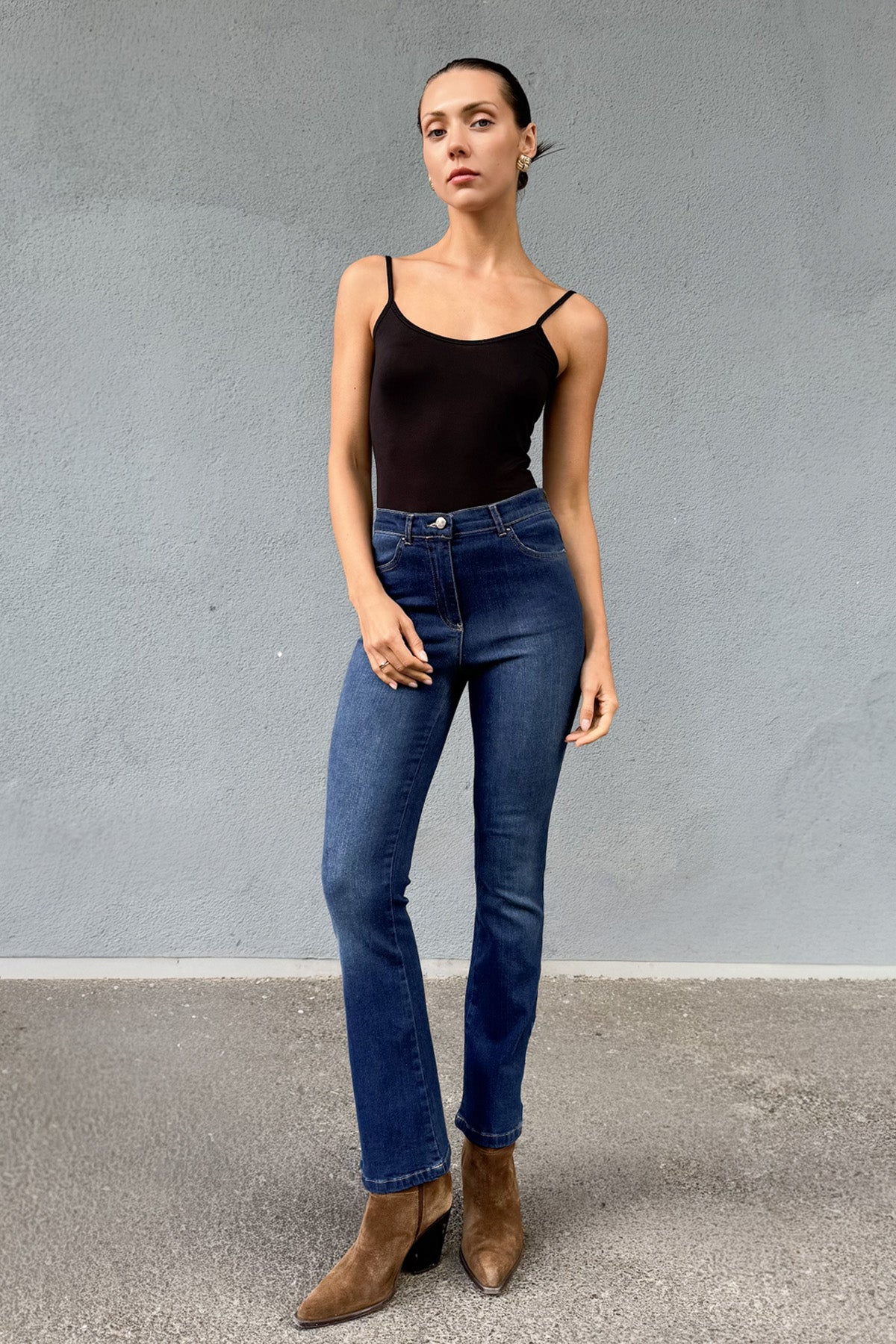 Hafif İspanyol Paça Yüksek Bel Likralı Esnek Vücudu Saran Jeans