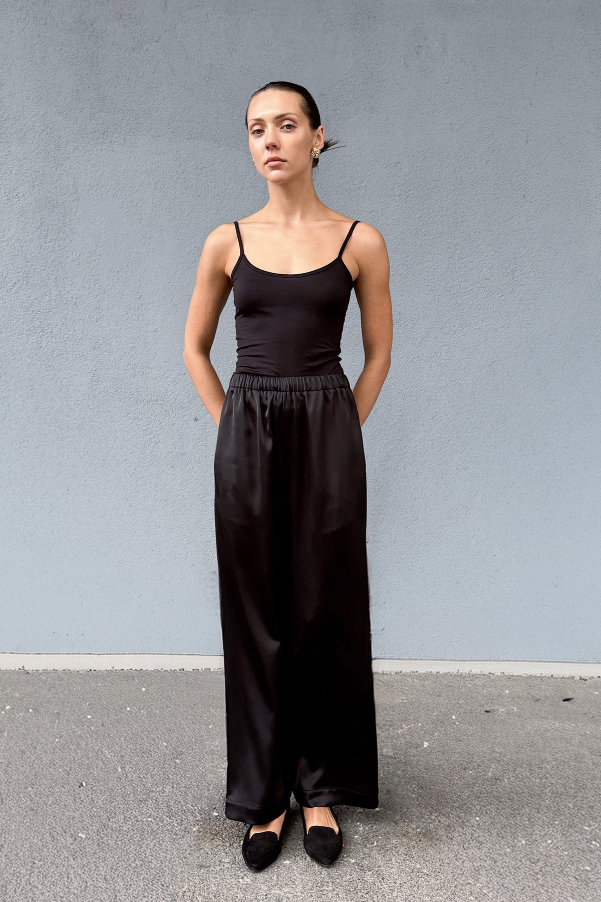 Kadın Siyah Saten Belden Lastikli Bol Paça Pantolon