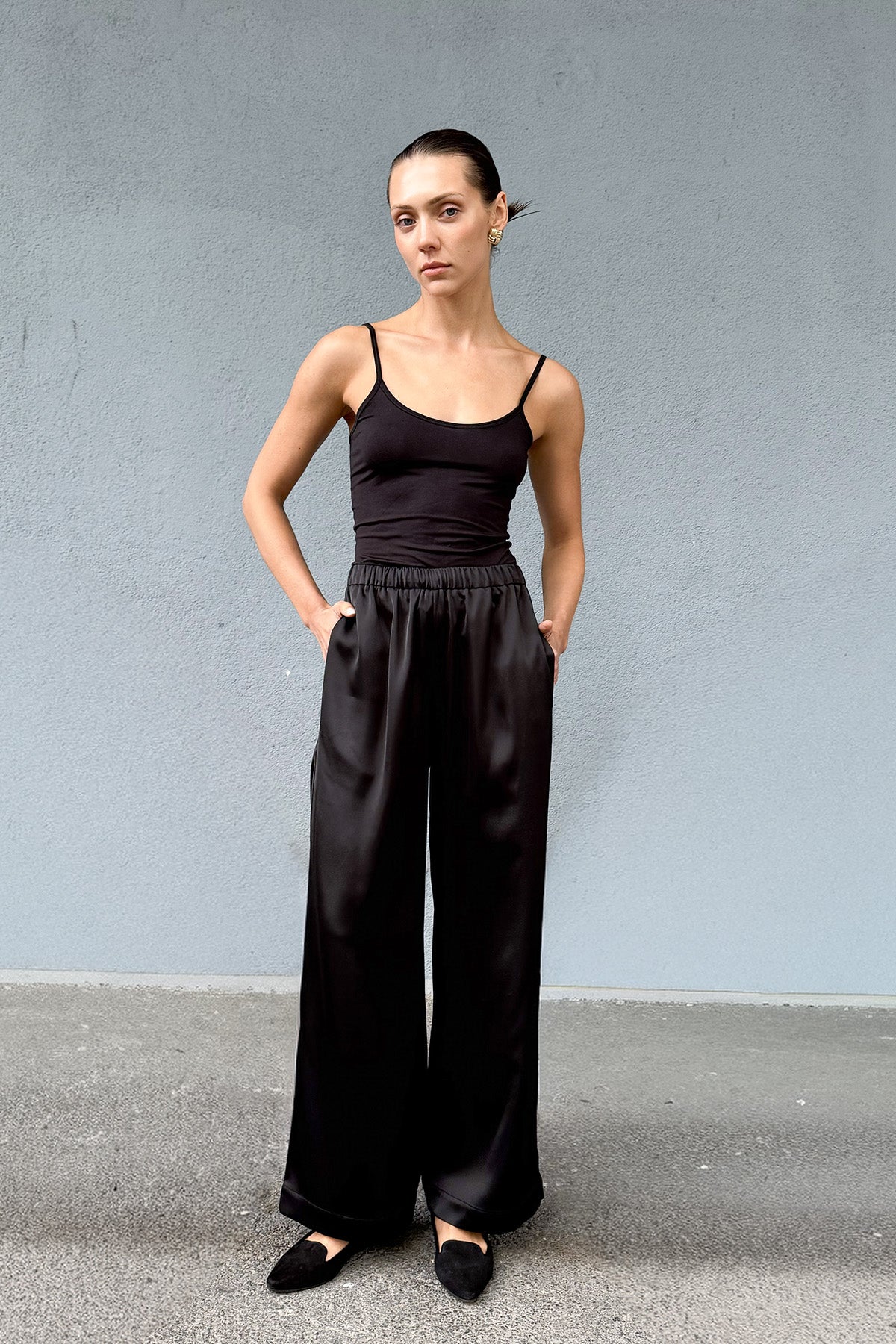 Kadın Siyah Saten Belden Lastikli Bol Paça Pantolon