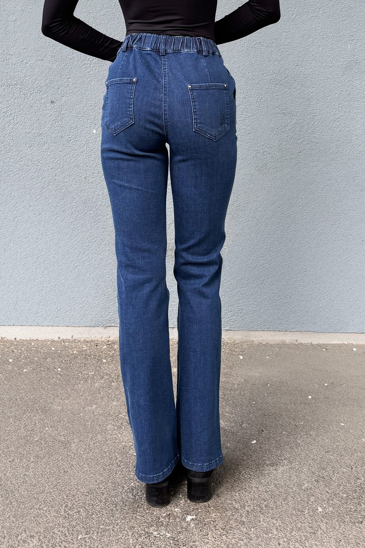 Belden Lastikli Hafif İspanyol Paça Jeans