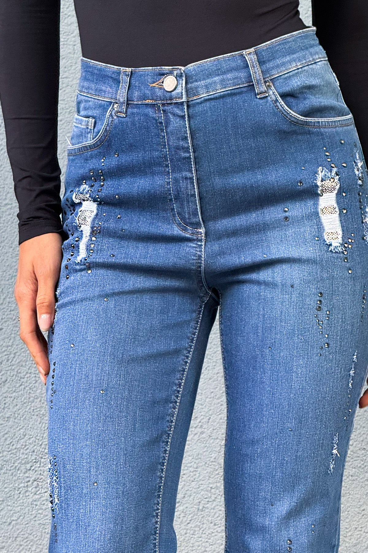 Yırtık ve Taş Detaylı Mavi Bootcut Jeans