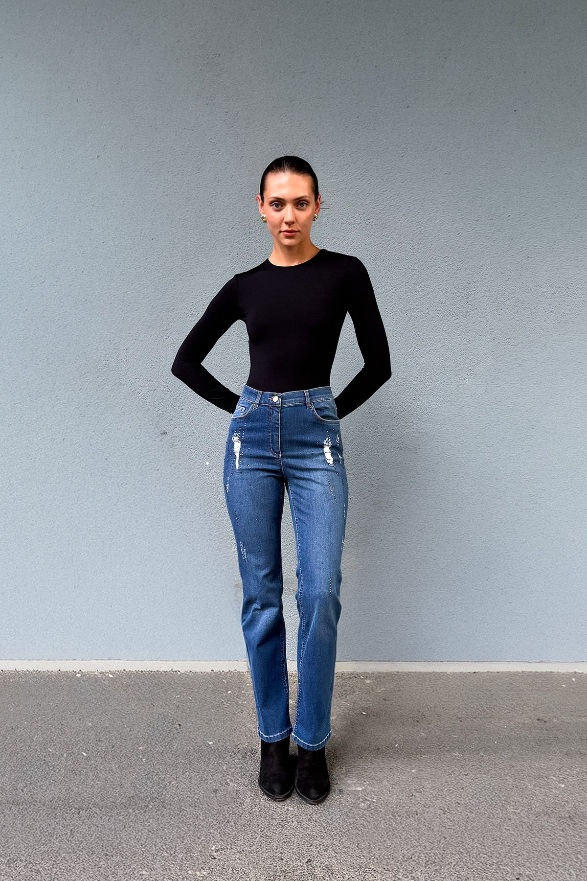 Yırtık ve Taş Detaylı Mavi Bootcut Jeans