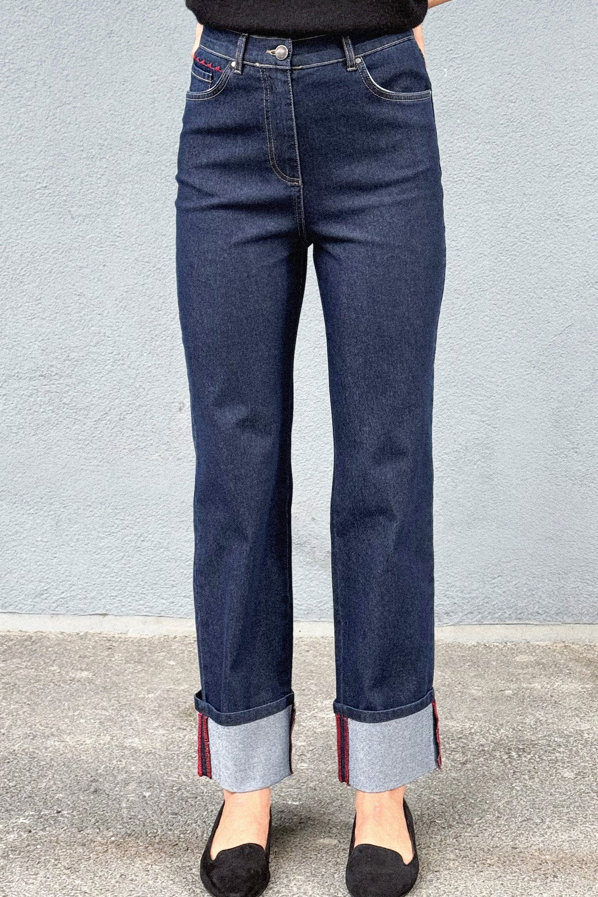 Yüksek Bel Paça Kıvrık Kırmızı İşleme Detaylı Straight Leg Kot Pantolon