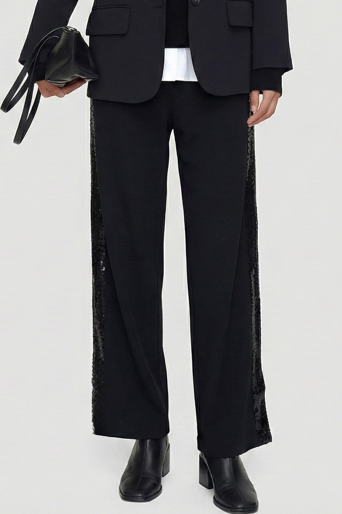 Yanları Payetli ve Yırtmaçlı Siyah Yüksek Bel Lastikli Pantolon